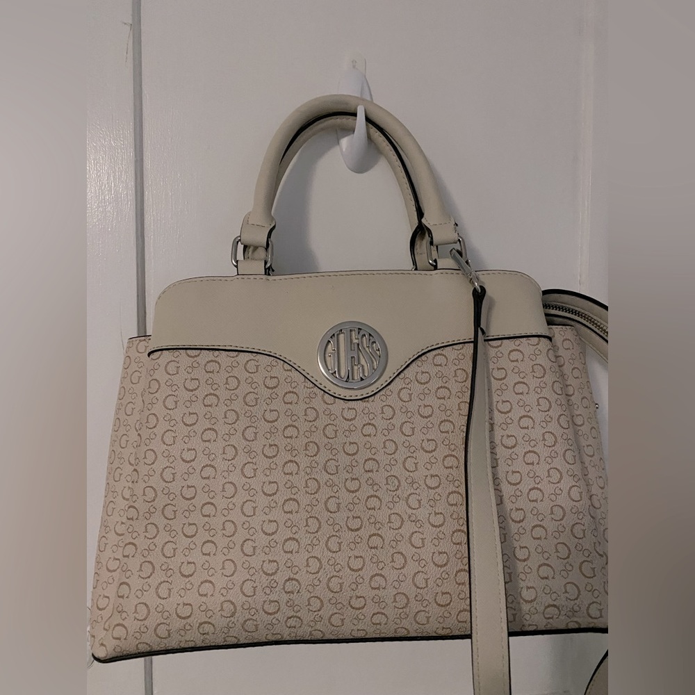 Guess Tote Bag used like new
